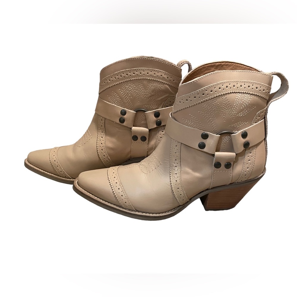 Dingo Leather Western Ankle Boots Tan Harness Snip Toe Size 8